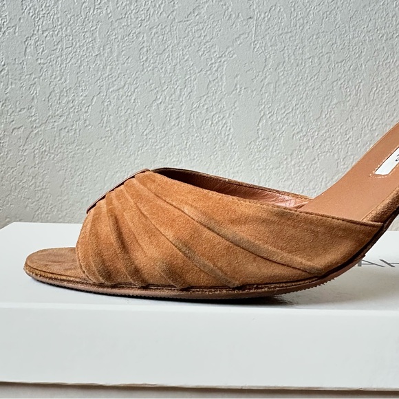 Manolo Blahnik Pump - Picture 9 of 13